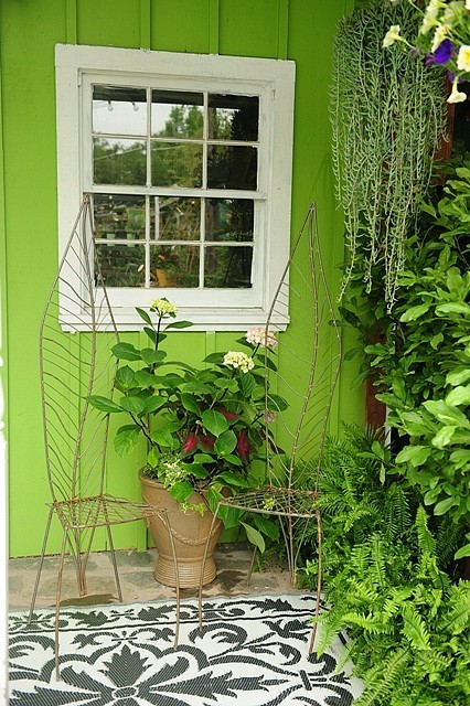 lime green as an outdoor paint color