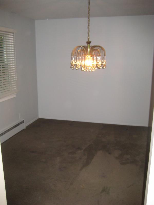dining room in a vacant home for sale in Dix Hills NY